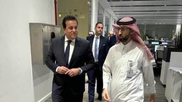 وزير الصحة ونظيره السعودي