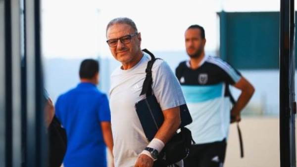 طلعت يوسف المدير الفني لأنبي