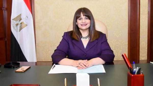 وزيرة الهجرة