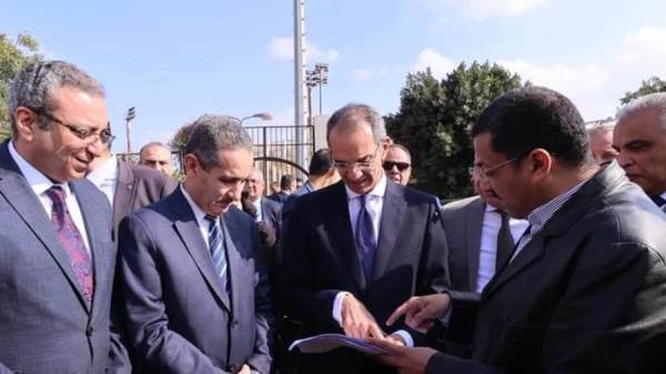 وزير الاتصالات