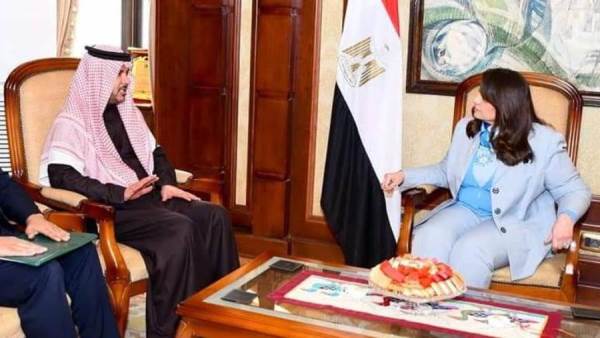 لقاء وزيرة الهجرة مع الملحق العمالي السعودي
