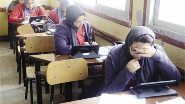 طلاب الصفين الأول والثاني الثانوي