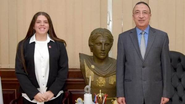 محافظ الإسكندرية والطالبة سما