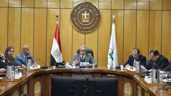 وزير القوى العاملة