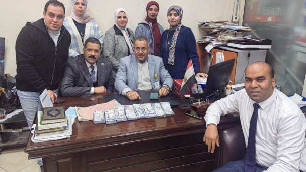 تهريب كمية من النقد الأجنبي