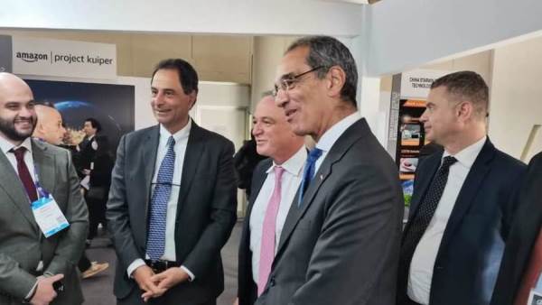 وزير الاتصالات