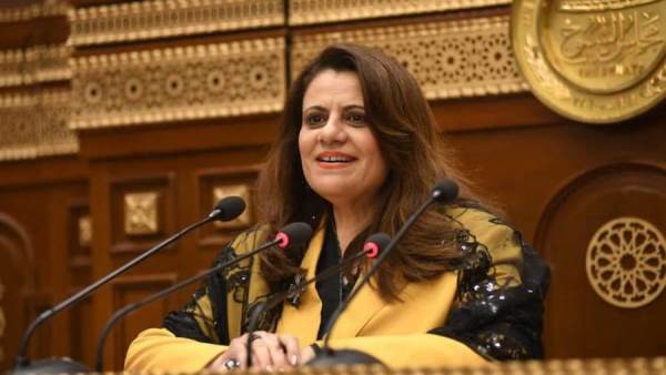 وزيرة الهجرة