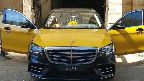 تحول سيارة مرسيدس إلى تاكسي