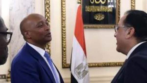 لقاء رئيس الوزراء مع رئيس كاف