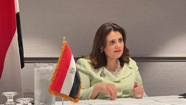 وزيرة الهجرة