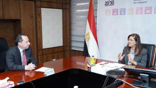 وزيرة التخطيط و القائم بأعمال السفير الأمريكي