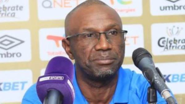 الكونغولي فلوران إيبينجي المدير الفني لفريق الهلال السوداني