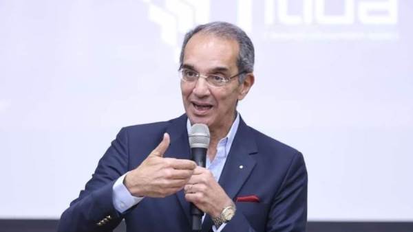 وزير الاتصالات