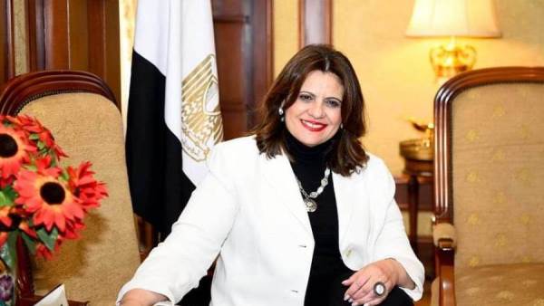 وزيرة الهجرة
