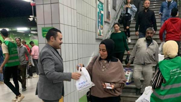 توزيع وجبات الإفطار