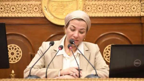 وزيرة البيئة