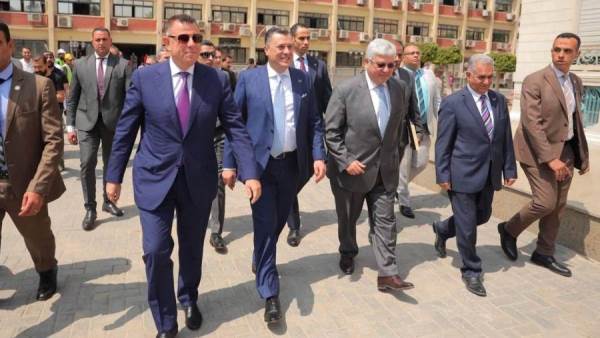 وزيرا السياحة والتعليم العالي والبحث العلمي ورئيس جامعة عين شمس يفتتحون