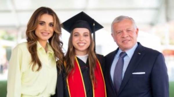 العاهل الأردنى وقرينته وابنته