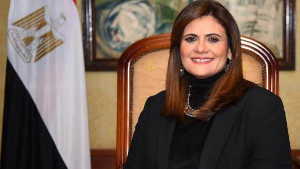 وزيرة الهجرة