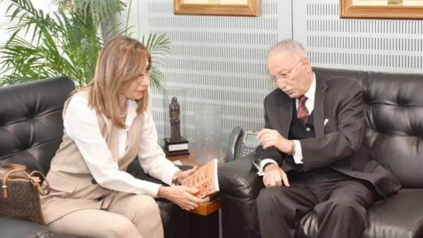 وزيرة الثقافة