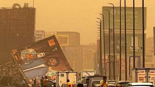 انهيار لافتة إعلانات أعلى كوبري أكتوبر