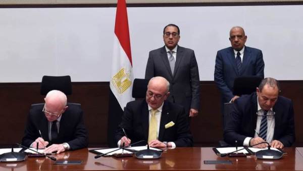 توقيع العقد