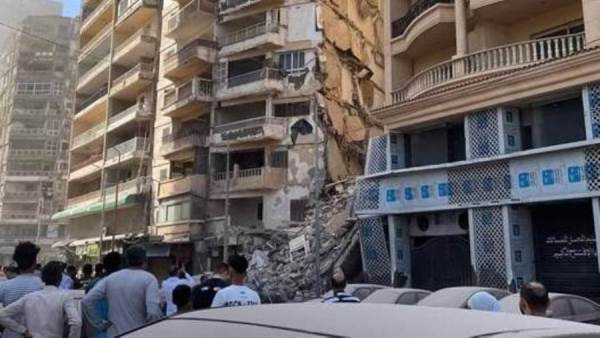 انهيار عقار بالإسكندرية