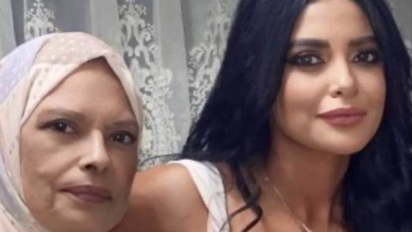 الفنانة مروة الأزلى