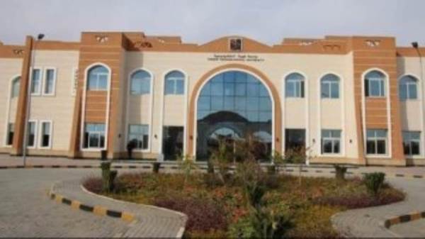 الجامعات