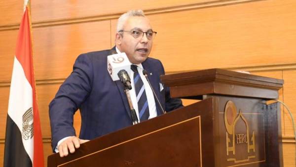 رئيس القومي لبحوث الإسكان والبناء