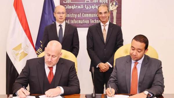 الإتصالات والتكنولوجيا