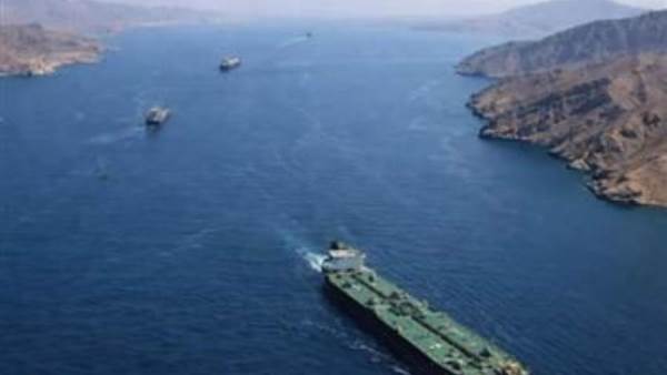 إيران توقف ناقلات النفط فى مضيق هرمز بعد خرق وقف إطلاق النار