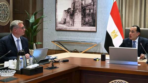 الحكومة تبحث إجراءات "القيد المؤقت" في البورصة لـ10 شركات تتبع قطاع البترول