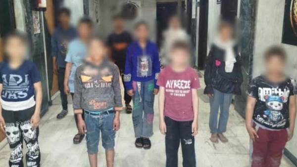 ضبط 12 شخصاً لقيامهم باستغلال 11 حدثاً في أعمال التسول واستجداء المارة بالجيزة
