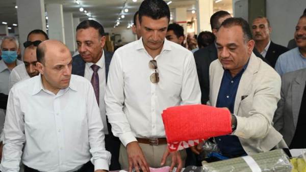 وزير الصناعة ومحافظ الغربية يتفقدان 3 مصانع متخصصة في الغزل والنسيج والملابس الجاهزة ومصنعاً للصناعات الهندسية 