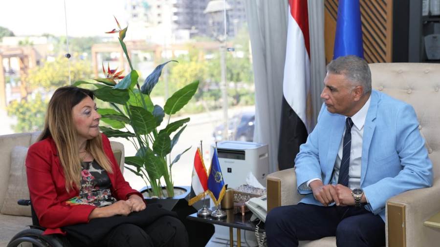 المشرف العام على "القومي للأشخاص ذوي الإعاقة" تلتقي محافظ أسوان لبحث التعاون